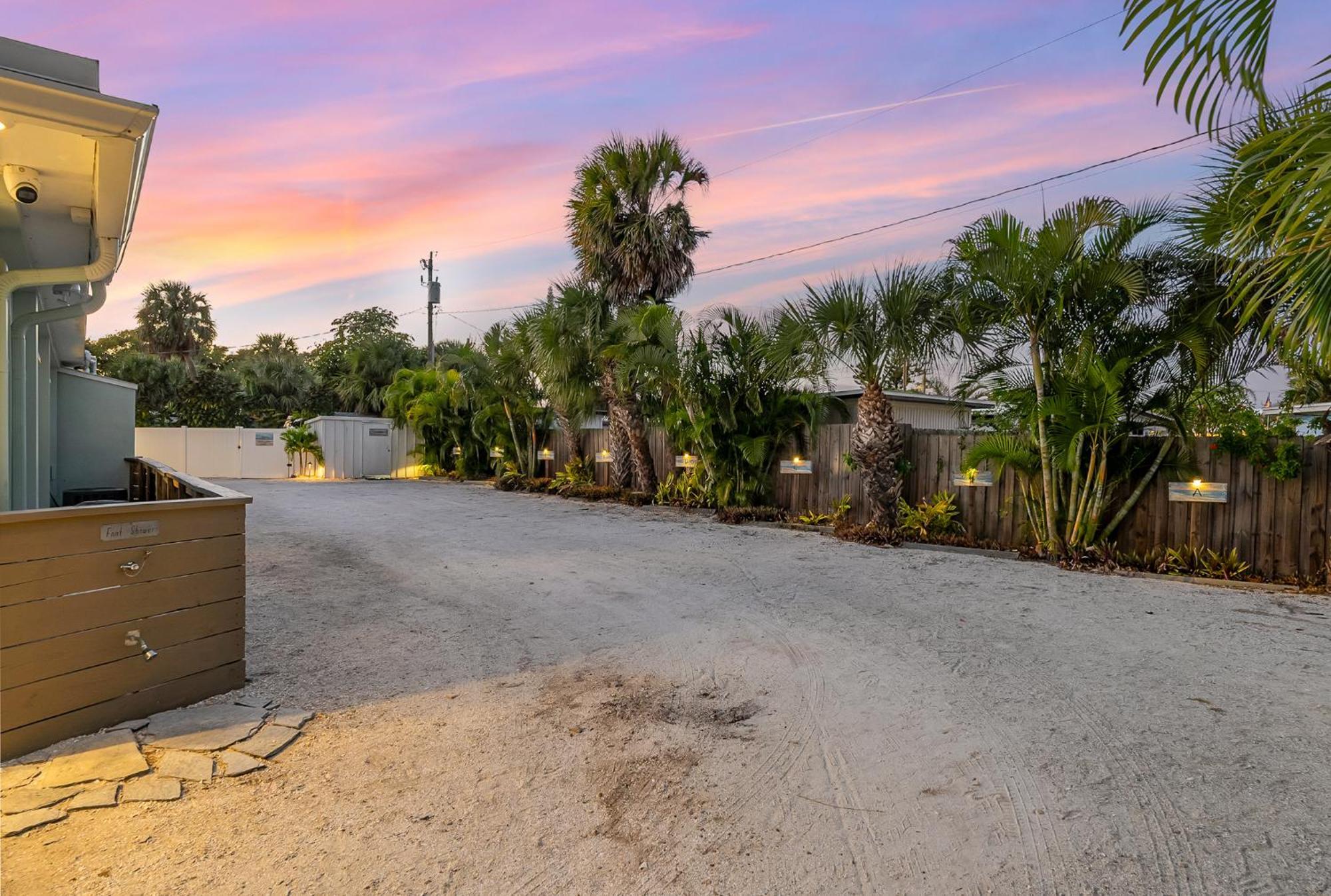 Boutique Vacation Rental Complex At Beach Cocoa Beach Exteriör bild